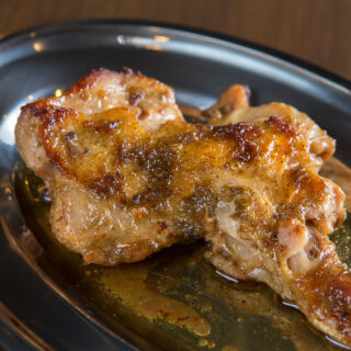 一度食べたら最後、中毒者続出中️の 名物「やみつき鶏」はもう…
